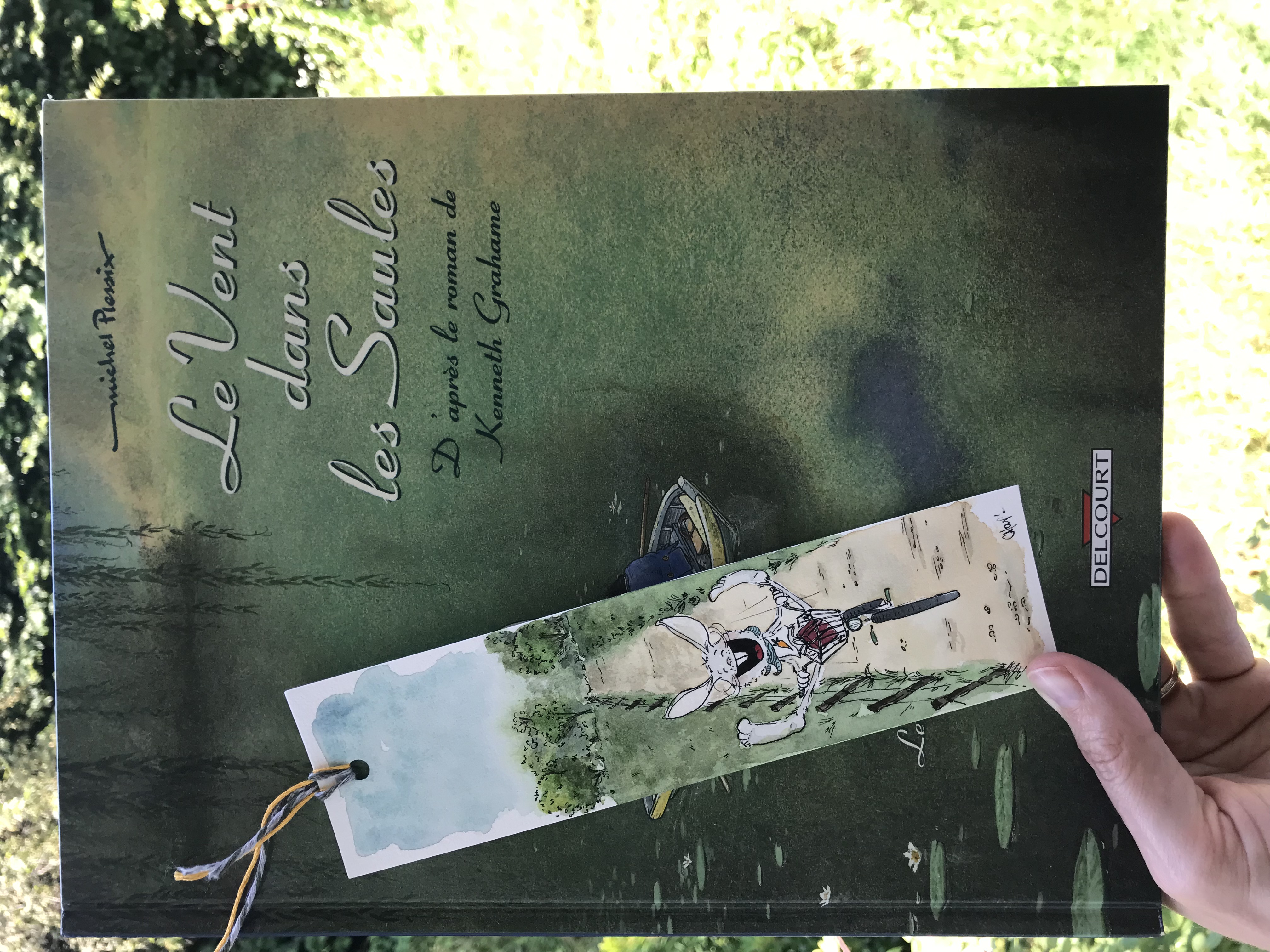 Marque page représentant un lapin qui fait du vélo